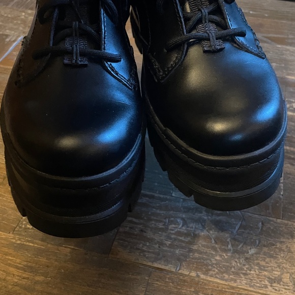 Ugg Sidnee Boots🖤 - Picture 9 of 15